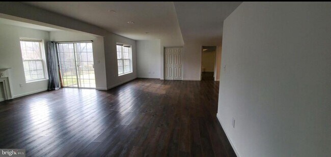 Building Photo - 7921 Windsor Knoll Ln