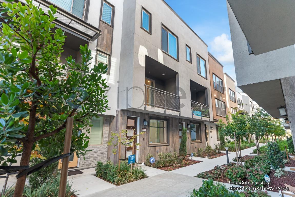 Building Photo - 25390 Parklane Dr