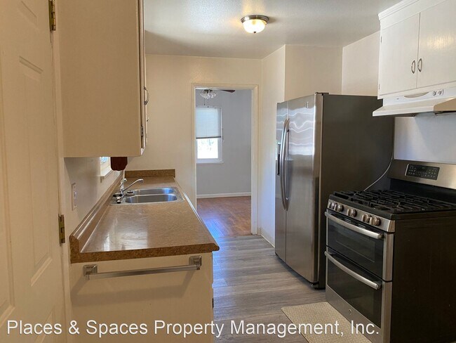 Building Photo - 3 br, 1 bath House - 2248 Park Marina