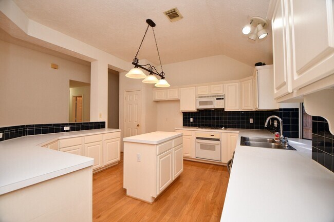 Building Photo - 1215 Wood Haven Ct