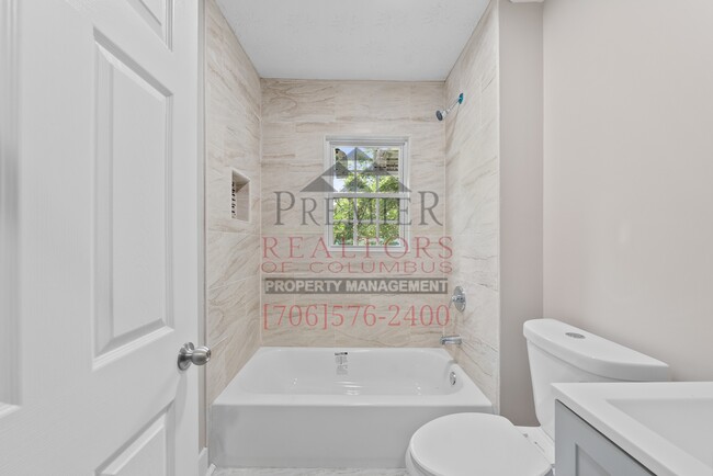Building Photo - 821 13th Ct