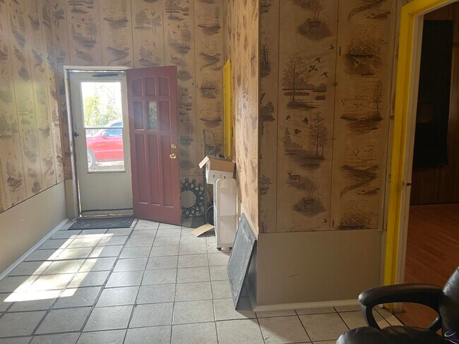 Building Photo - 3915 Elnora Dr