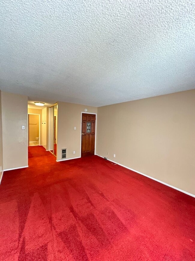 Building Photo - Long Beach 2 bed 2 bath - 2 Car Gar - Gated Community - Great Amenities!