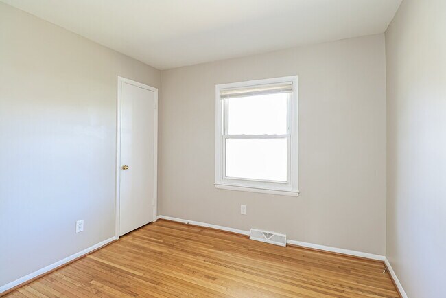 Building Photo - 3515 Archer Ave