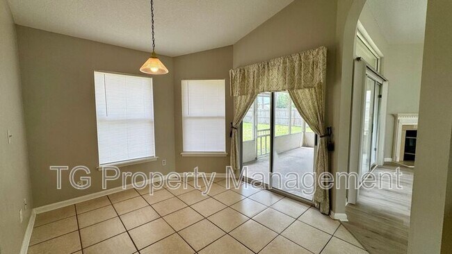 Building Photo - 8943 Country Bend Cir N