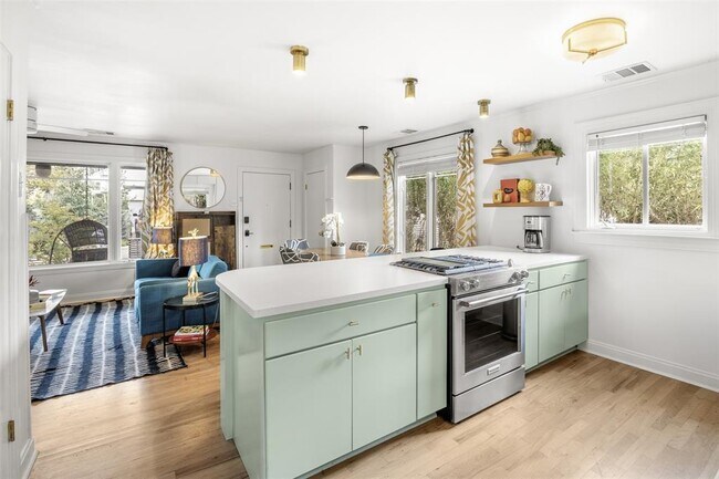 Building Photo - 909 Shelley Ave