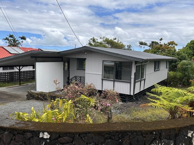 Building Photo - Kaumana Home with Modern Upgrades