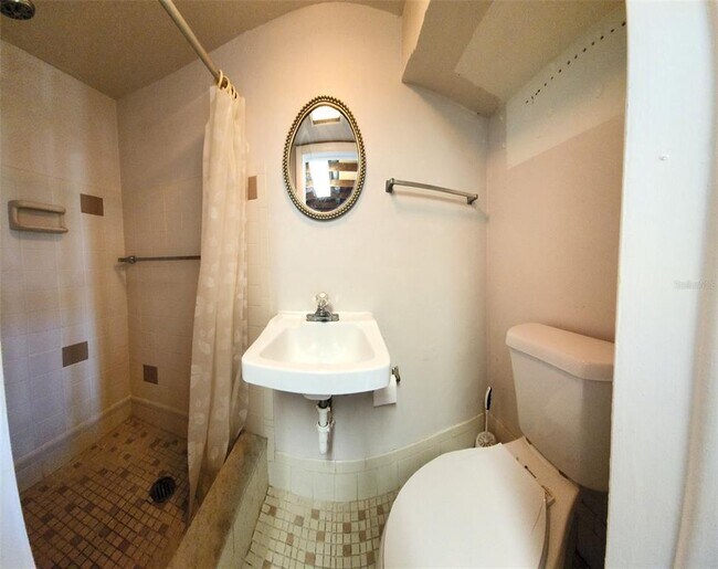 Building Photo - 3629 Bedford St