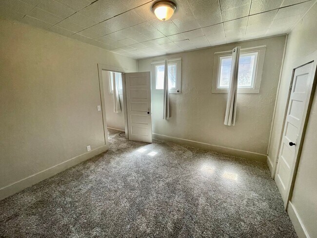 Building Photo - 523-525 NW 11th St