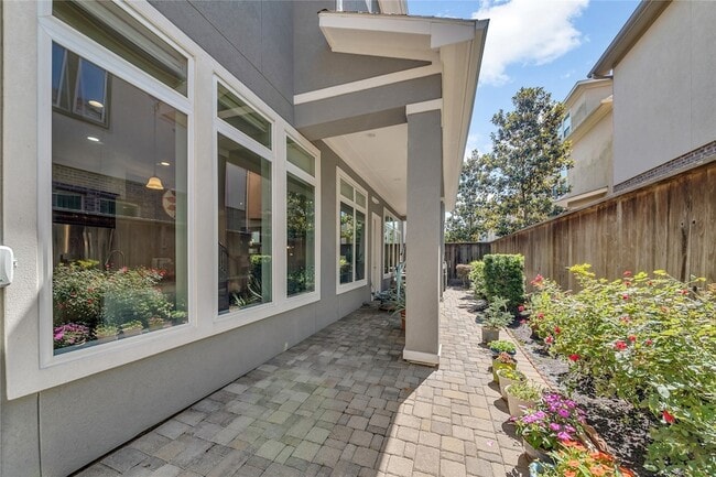 Building Photo - 5727 Brancott Way