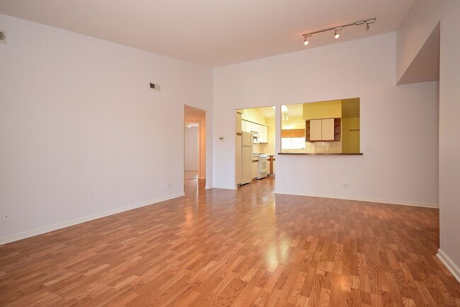 Building Photo - 5351 N East River Rd