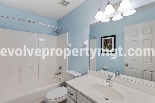 Building Photo - 1250 Island Pl E