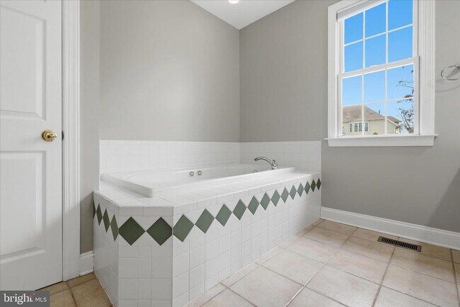 Building Photo - 102 Bramble Ct