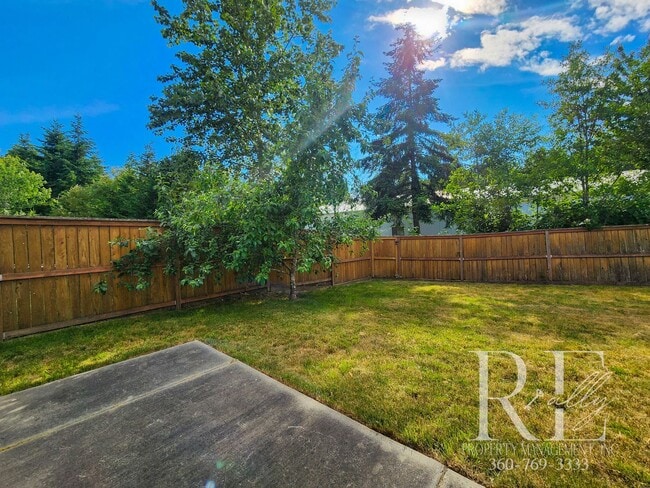 Building Photo - Spacious Silverdale Home with Large Fenced...