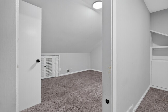 Building Photo - 7945 W 91st St