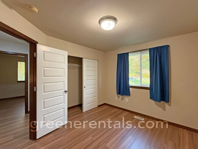 Building Photo - 4BR 2.5BA Home on Tumwater Hill