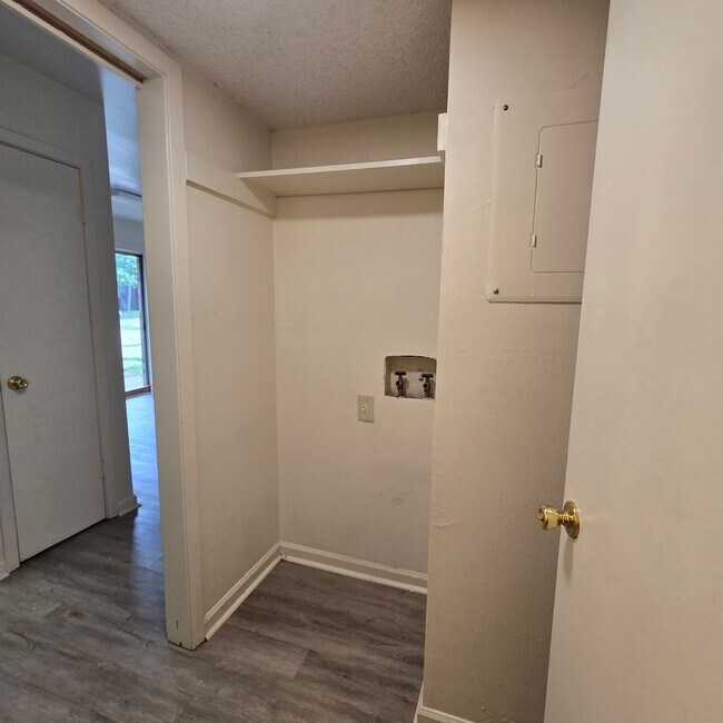 Building Photo - 8469 Governor Dr