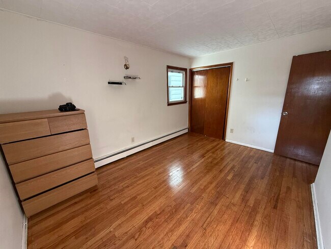 Building Photo - 36 W 9th St