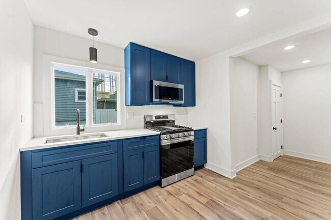 Building Photo - 18241 Ridgewood Ave