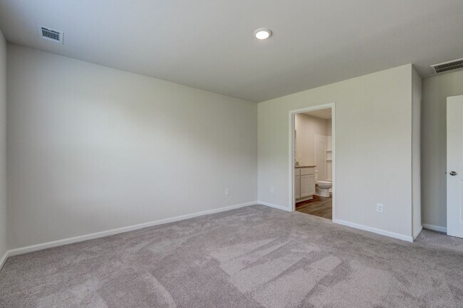 Building Photo - 220 Ingleby Rd