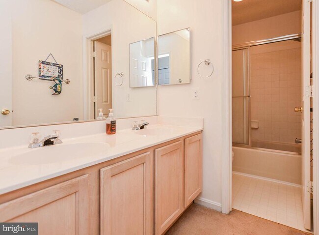 Building Photo - 5318 Halibut Pl