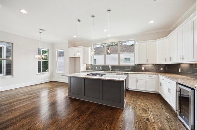 Building Photo - 1230 W 25th St