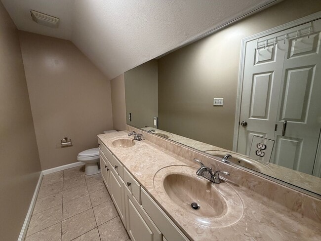 Building Photo - East AVL - Mountain Views and Space Galore!