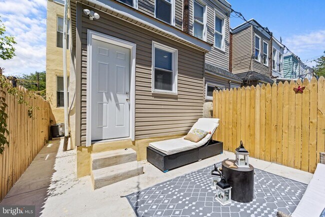 Building Photo - 1310 Narragansett St
