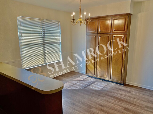 Building Photo - 2/1 Triplex in Waco ISD!