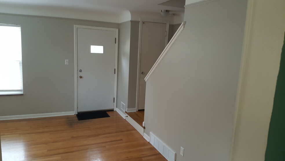 Main Entrance - 320 Parkview Dr