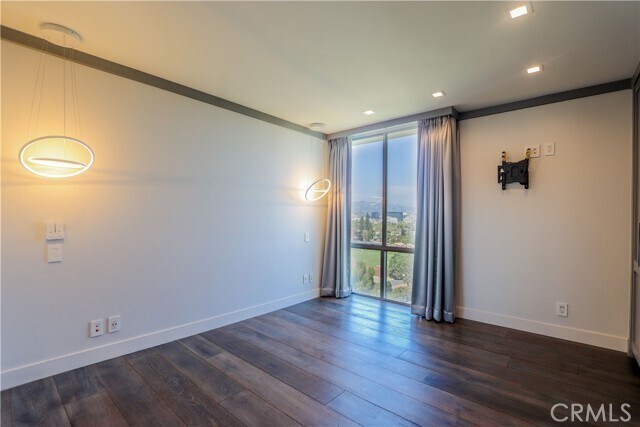 Building Photo - 2160 Century Pk E