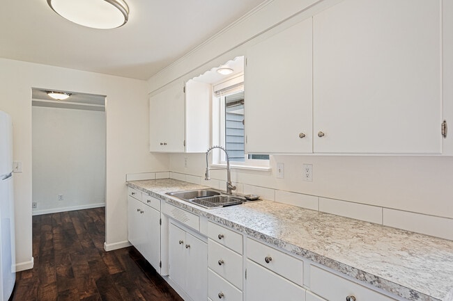 Building Photo - 4802 S 73rd St