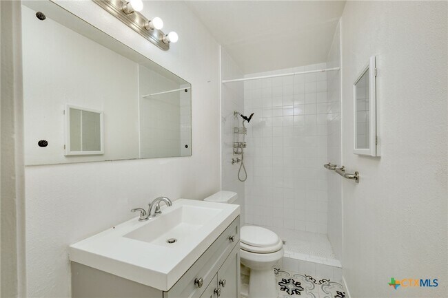 Building Photo - 6218 Brookside Dr