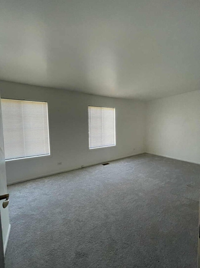 Building Photo - 211 E Oneida Ave