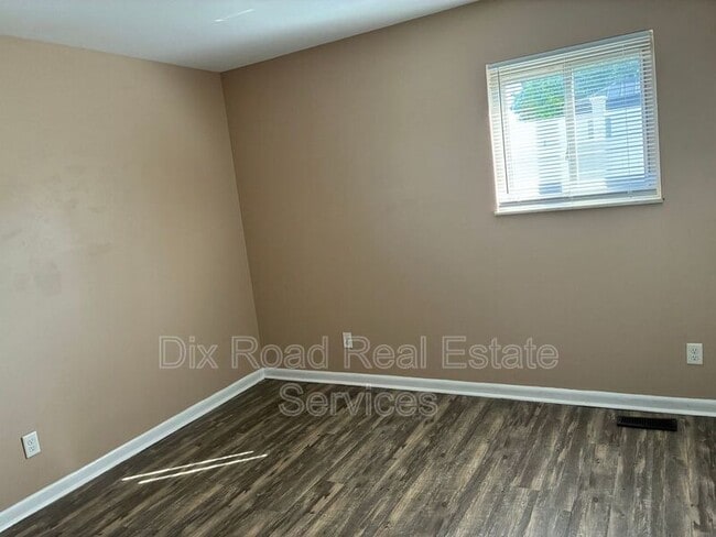 Building Photo - 5261 Bromwick Dr