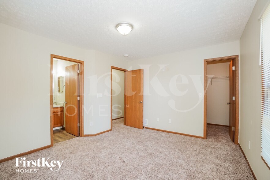 Building Photo - 5720 Larksdale Dr