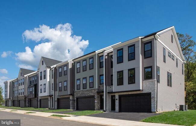 Building Photo - 354 Evermore Ln