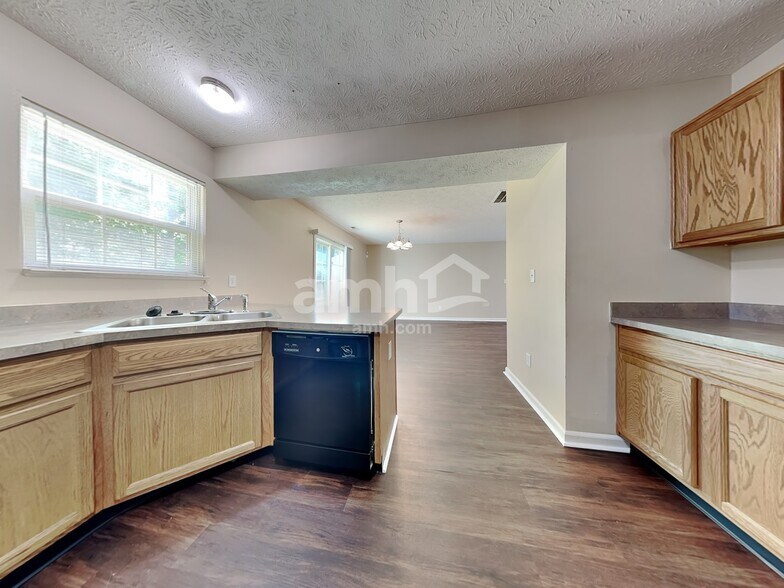 Building Photo - 6739 Shanghai Cir