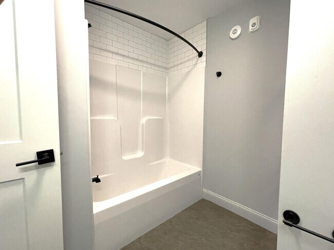 Building Photo - 25 Lowell St