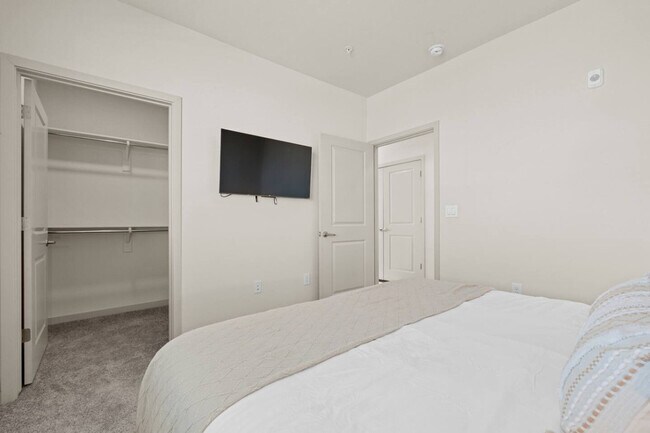 Building Photo - 711 W Broadway Rd