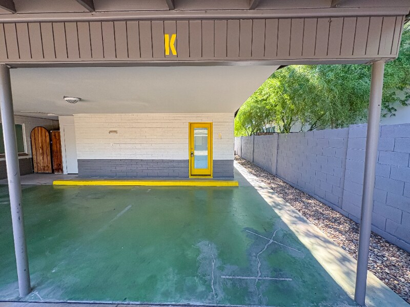 Building Photo - 2737 E Glenrosa Ave