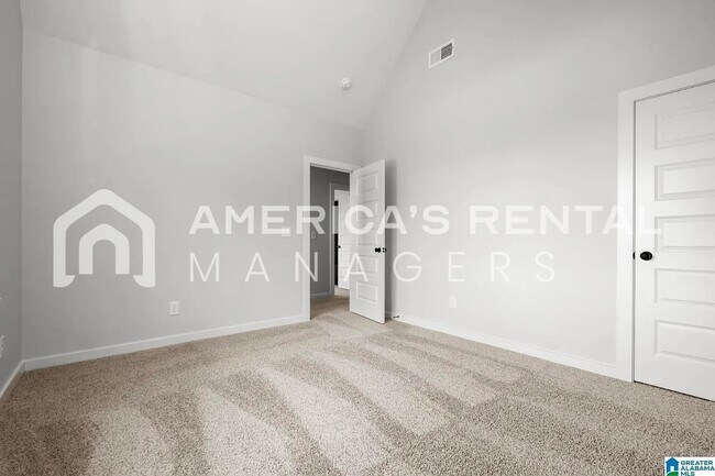 Building Photo - Rare 5 Bedroom Home for Rent!