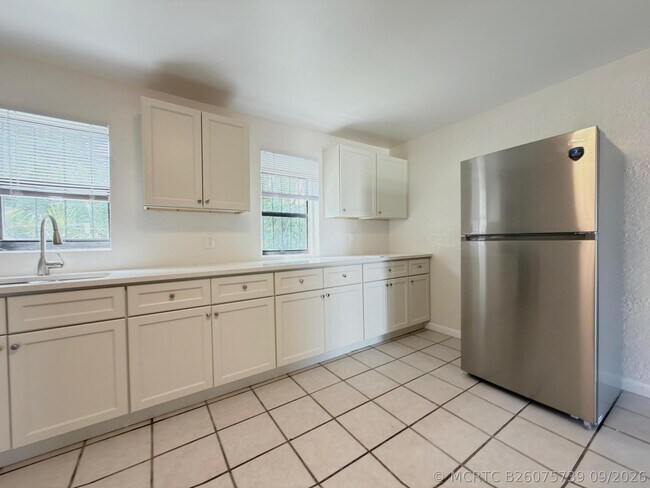 Building Photo - 706 23rd St