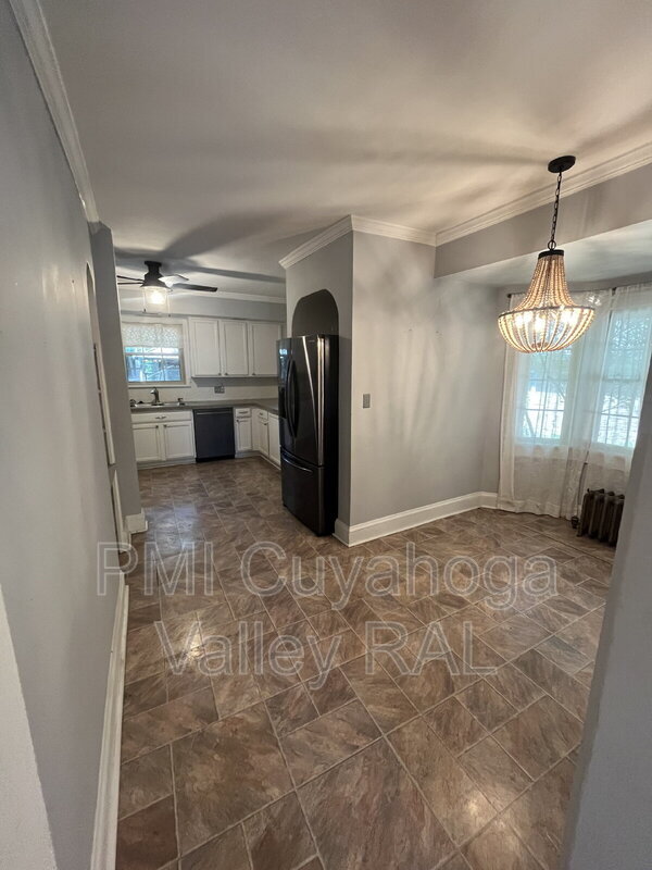 Building Photo - 358 Merriman Rd