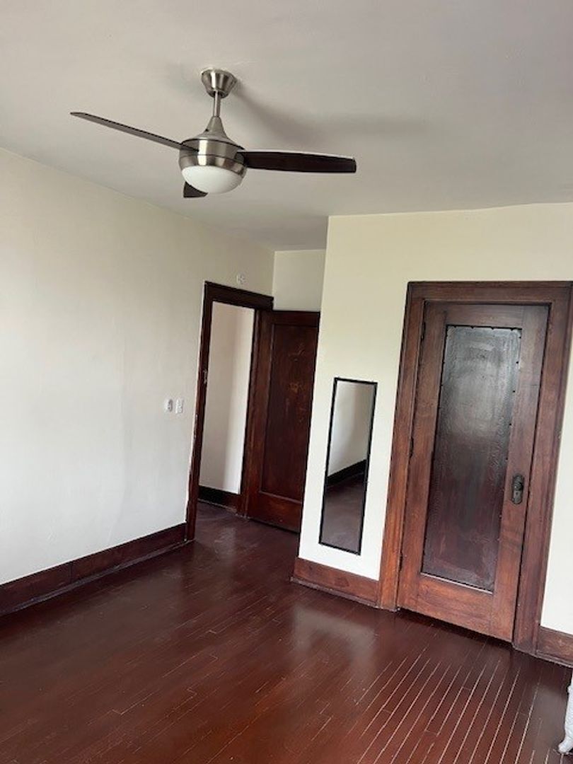 Building Photo - 2,100 Sq. Ft. 3 Bedroom Apartment in Herron-Morton