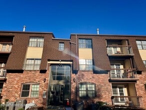 Building Photo - 1202 Green Hollow Dr