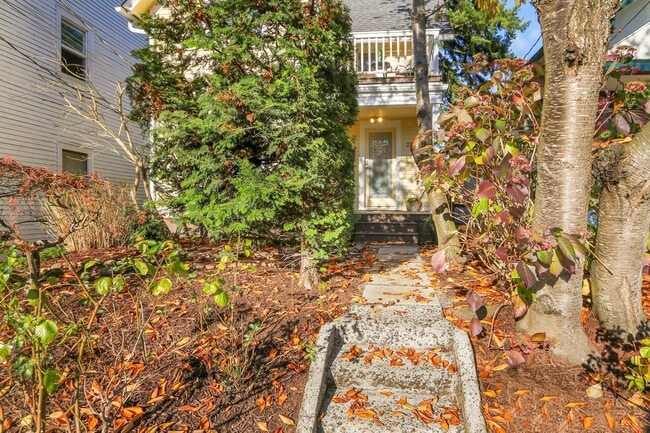 Building Photo - 2Bd/1Ba Seattle House