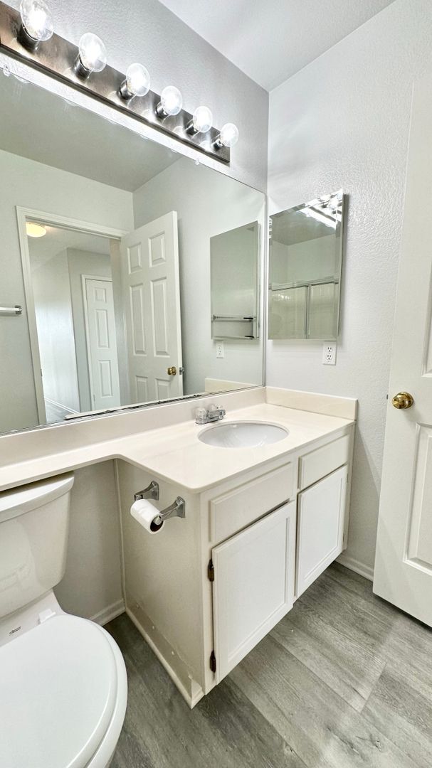 Building Photo - Awesome Two-Story Home, Recently & Freshly Updated, just minutes to downtown Fallbrook!