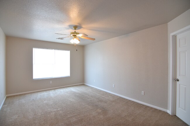 Building Photo - 2200 Riley Dr