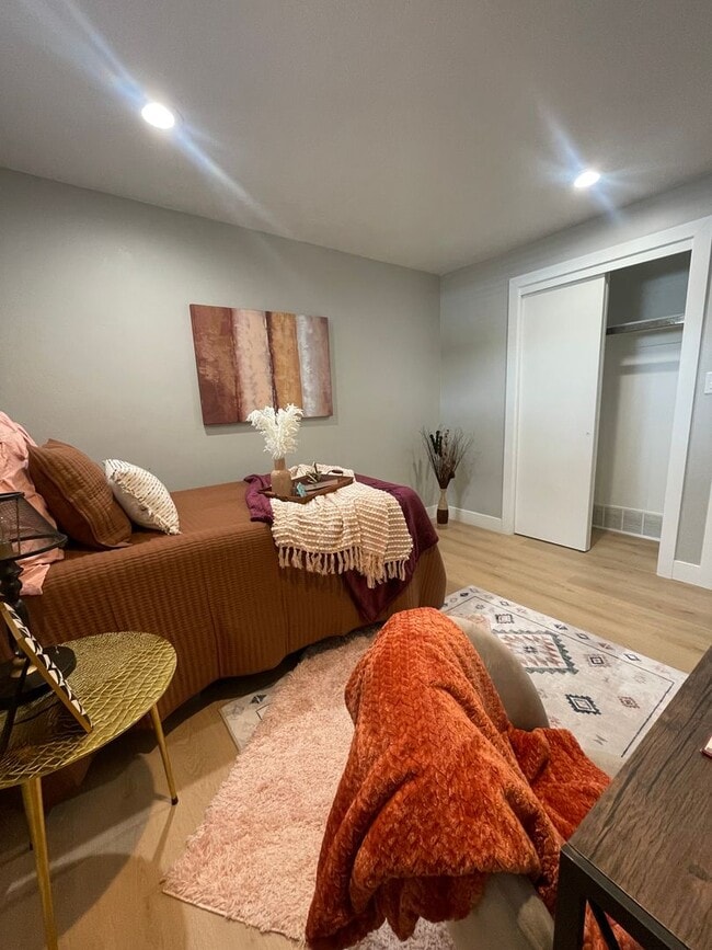 Building Photo - Spacious 5 Bedroom House in Salt Lake